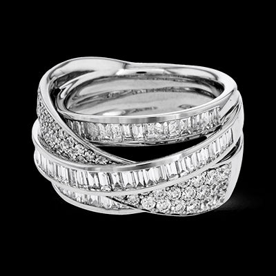 Right Hand Ring in 18k Gold with Diamonds