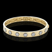 Bangle in 18k Gold with Diamonds
