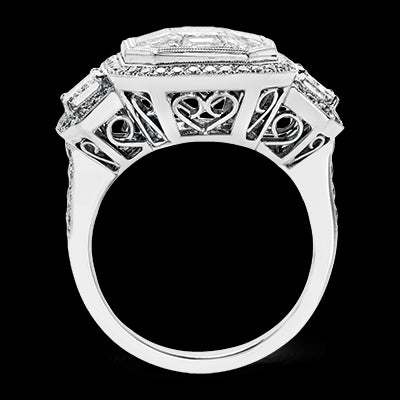 Engagement Ring in 18k Gold with Diamonds