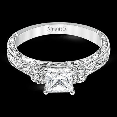 Engagement Ring in 18k Gold with Diamonds