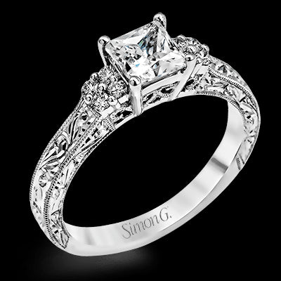 Engagement Ring in 18k Gold with Diamonds
