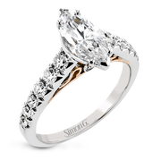 Engagement Ring in 18k Gold with Diamonds