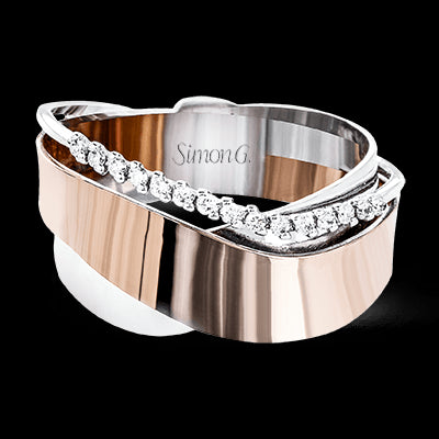 Right Hand Ring in 18k Gold with Diamonds