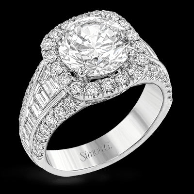 Engagement Ring in 18k Gold with Diamonds