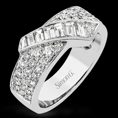 Right Hand Ring in 18k Gold with Diamonds