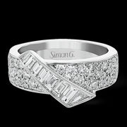 Right Hand Ring in 18k Gold with Diamonds