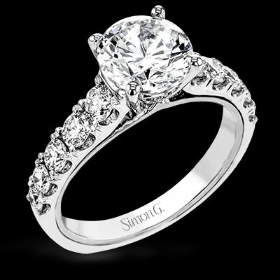 Engagement Ring in 18k Gold with Diamonds