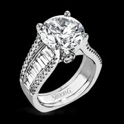 Engagement Ring in 18k Gold with Diamonds