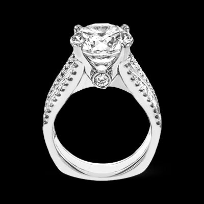 Engagement Ring in 18k Gold with Diamonds