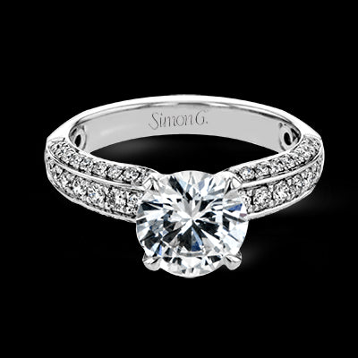 Engagement Ring in 18k Gold with Diamonds