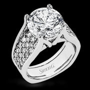 Engagement Ring in 18k Gold with Diamonds