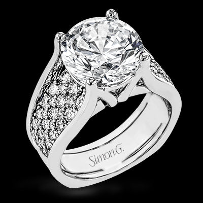 Engagement Ring in 18k Gold with Diamonds