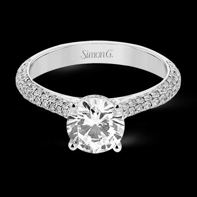 Engagement Ring in 18k Gold with Diamonds