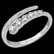 Right Hand Ring in 18k Gold with Diamonds