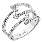 Right Hand Ring in 18k Gold with Diamonds