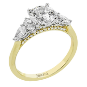 Engagement Ring in 18k Gold with Diamonds