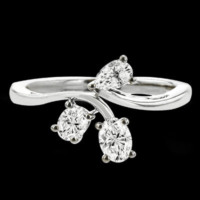 Right Hand Ring in 18k Gold