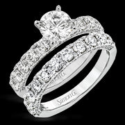 Engagement Ring in 18k Gold with Diamonds