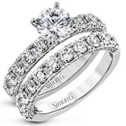 Engagement Ring in 18k Gold with Diamonds