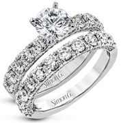 Engagement Ring in 18k Gold with Diamonds