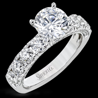 Engagement Ring in 18k Gold with Diamonds