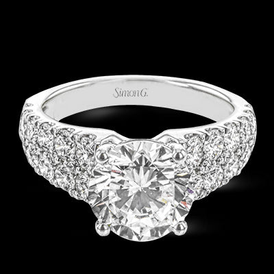 Engagement Ring in 18k Gold with Diamonds