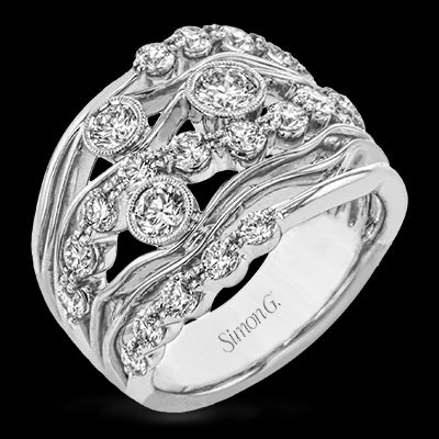 Right Hand Ring in 18k Gold with Diamonds