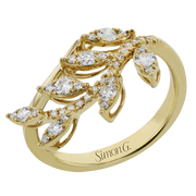 Right Hand Ring in 18k Gold with Diamonds