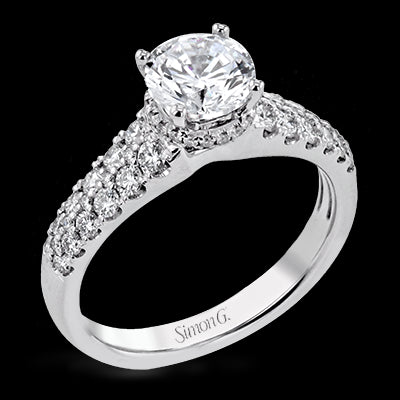 Engagement Ring in 18k Gold with Diamonds