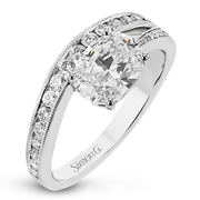 Engagement Ring in 18k Gold with Diamonds