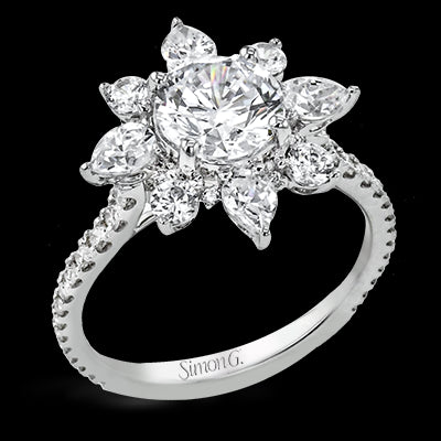 Engagement Ring in 18k Gold with Diamonds