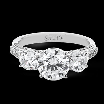 Engagement Ring in 18k Gold with Diamonds