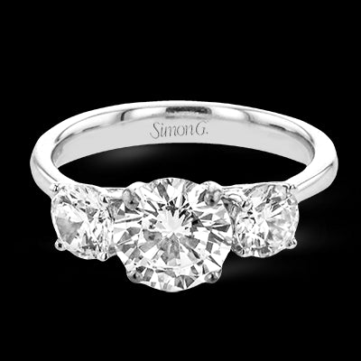 Engagement Ring in 18k Gold with Diamonds