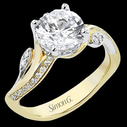 Engagement Ring in 18k Gold with Diamonds