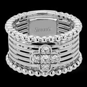 Right Hand Ring in 18k Gold with Diamonds