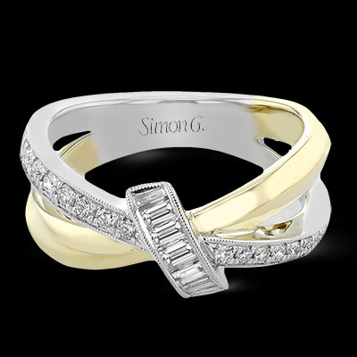 Right Hand Ring in 18k Gold with Diamonds