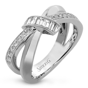 Right Hand Ring in 18k Gold with Diamonds