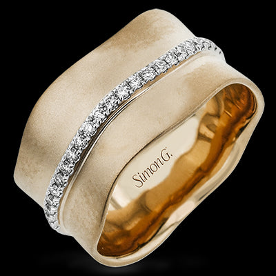 Right Hand Ring in 18k Gold with Diamonds