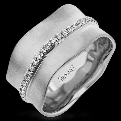 Right Hand Ring in 18k Gold with Diamonds