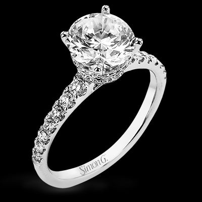 Engagement Ring in 18k Gold with Diamonds