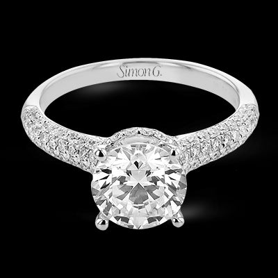 Engagement Ring in 18k Gold with Diamonds