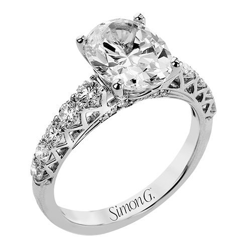 Engagement Ring in 18k Gold with Diamonds