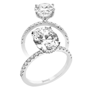 Engagement Ring in 18k Gold with Diamonds