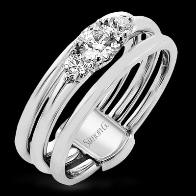 Engagement Ring in 18k Gold with Diamonds