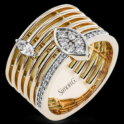 Right Hand Ring in 18k Gold with Diamonds
