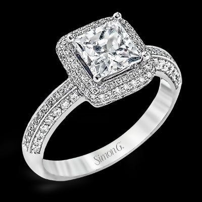 Engagement Ring in 18k Gold with Diamonds