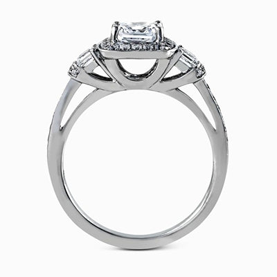 Engagement Ring in 18k Gold with Diamonds