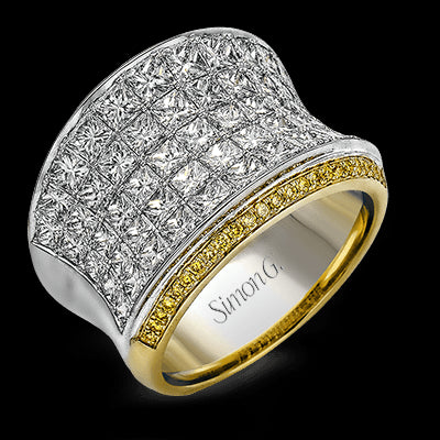 Right Hand Ring in 18k Gold