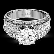 Engagement Ring in 18k Gold with Diamonds