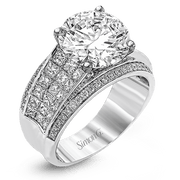 Engagement Ring in 18k Gold with Diamonds